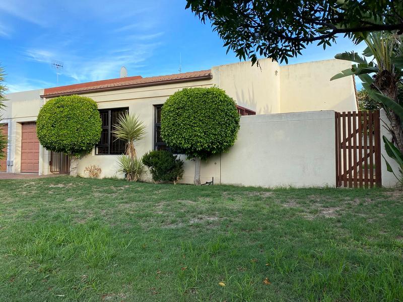 2 Bedroom Property for Sale in Uitzicht Western Cape